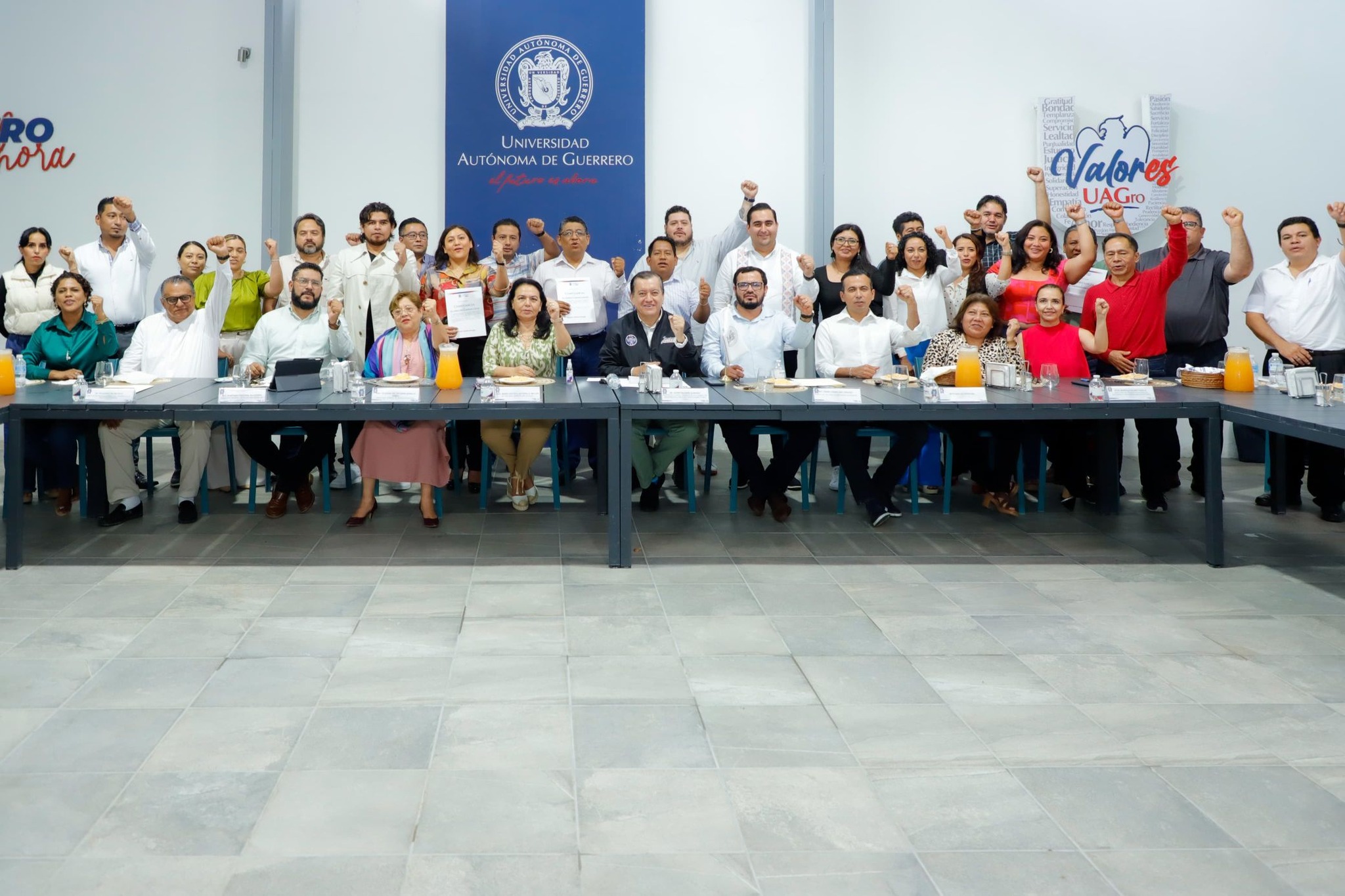 LA UAGRO RECONOCE LABOR DEL COMITÉ DE DISEÑO CURRICULAR PARA FORTALECER LA EDUCACIÓN MEDIA SUPERIOR