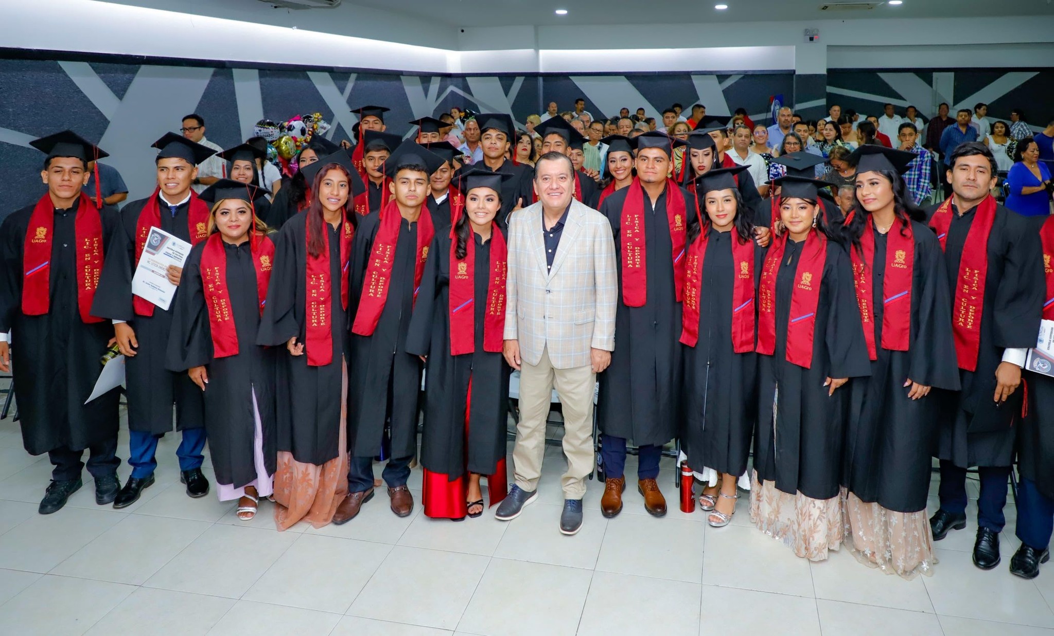 FUTUROS LÍDERES DEL ÁMBITO DEPORTIVO: EGRESADOS DE CULTURA FÍSICA Y DEPORTE DE LA UAGRO CELEBRAN SU GRADUACIÓN CON EMOTIVA CEREMONIA