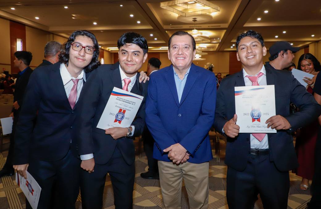 GENERACIÓN 2022-2025 DE PREPA 27 SE GRADÚA: “SU ÉXITO ES EL NUESTRO”, AFIRMA EL RECTOR