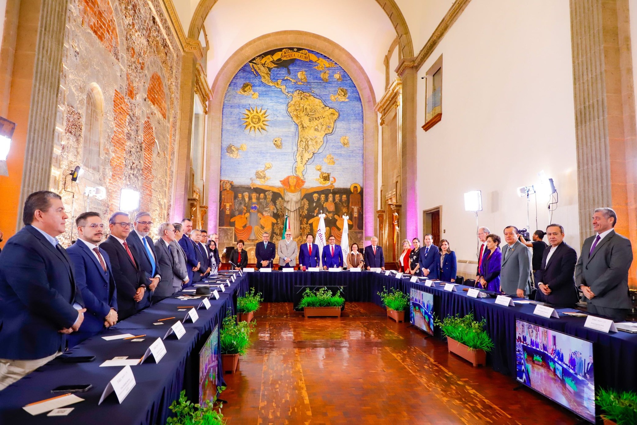 EL RECTOR JAVIER SALDAÑA SE INTEGRA LA COMISIÓN NACIONAL DE APRENDIZAJE A LO LARGO DE LA VIDA IMPULSADA POR LA SEP