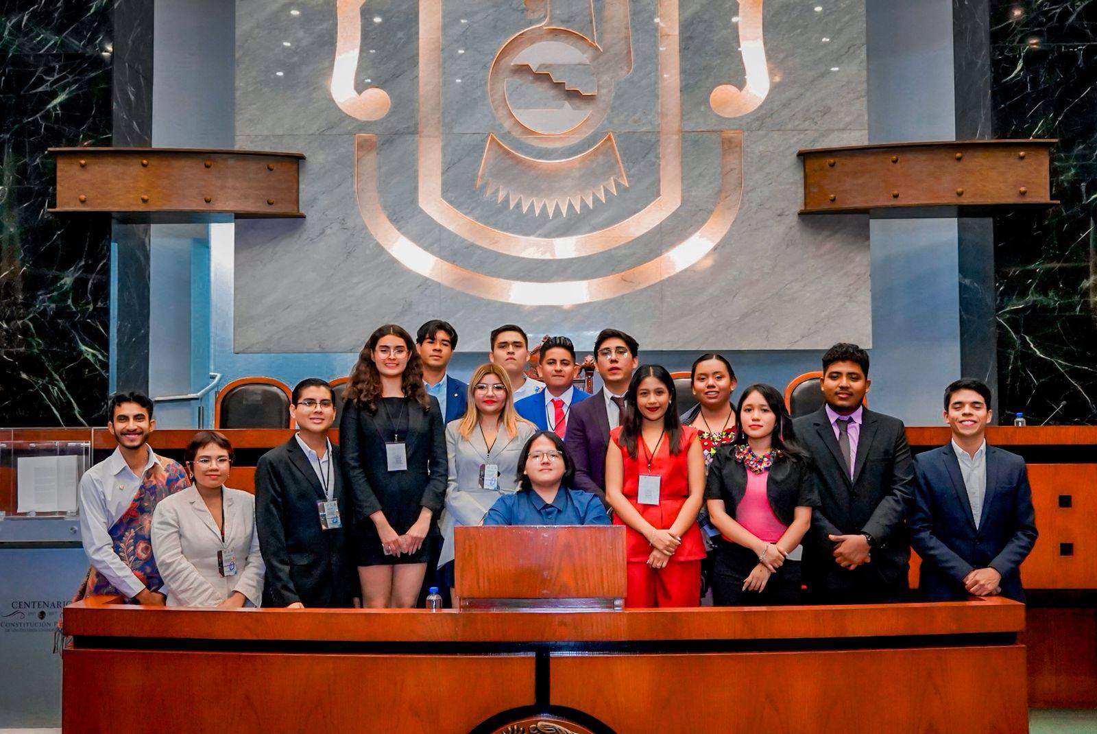 ESTUDIANTES DE LA UAGRO PARTICIPAN EN EL PARLAMENTO JUVENIL 2025  