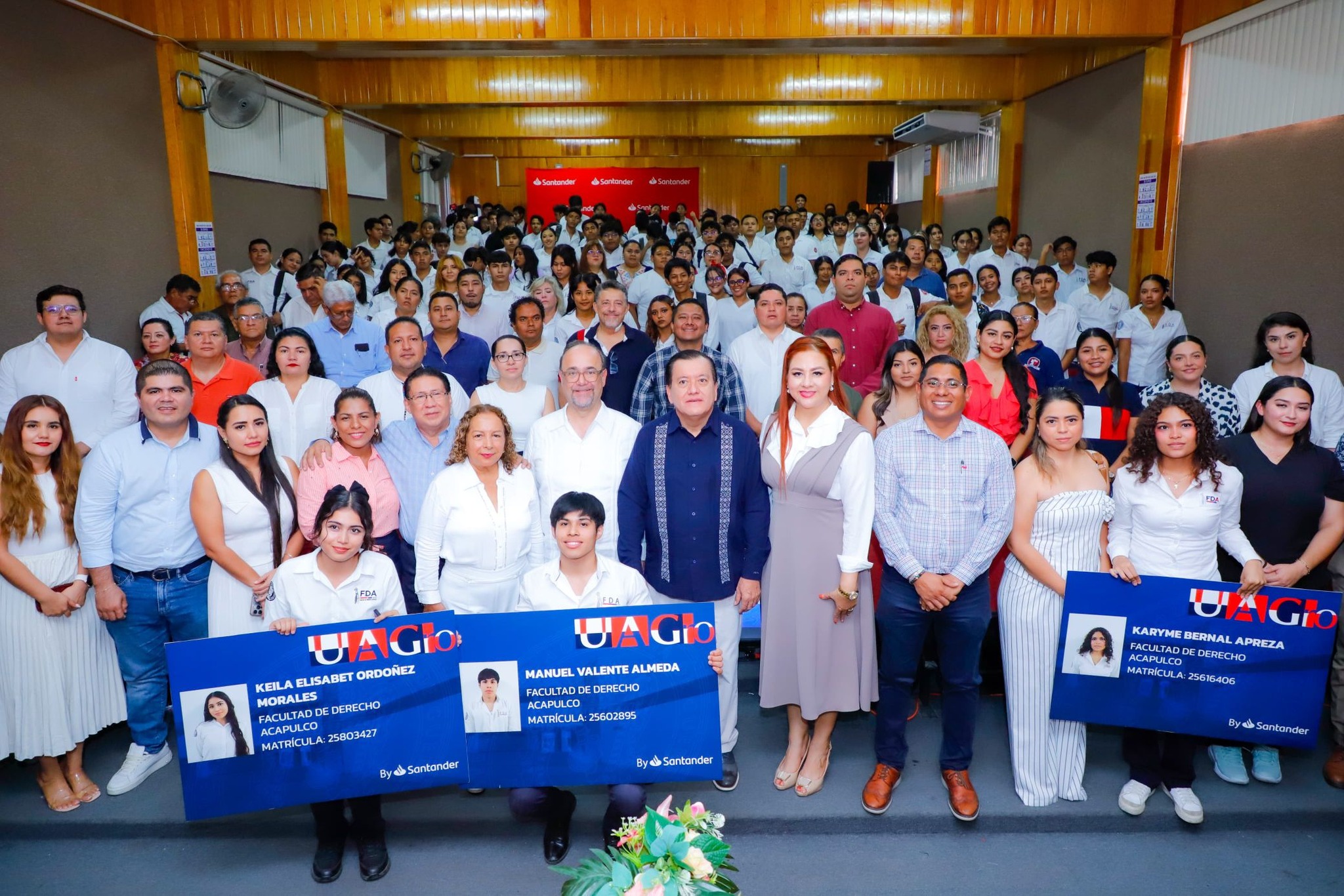 RECTOR JAVIER SALDAÑA ENTREGA MÁS DE 7,000 TARJETAS UNIVERSITARIAS INTELIGENTES EN ALIANZA CON BANCO SANTANDER 