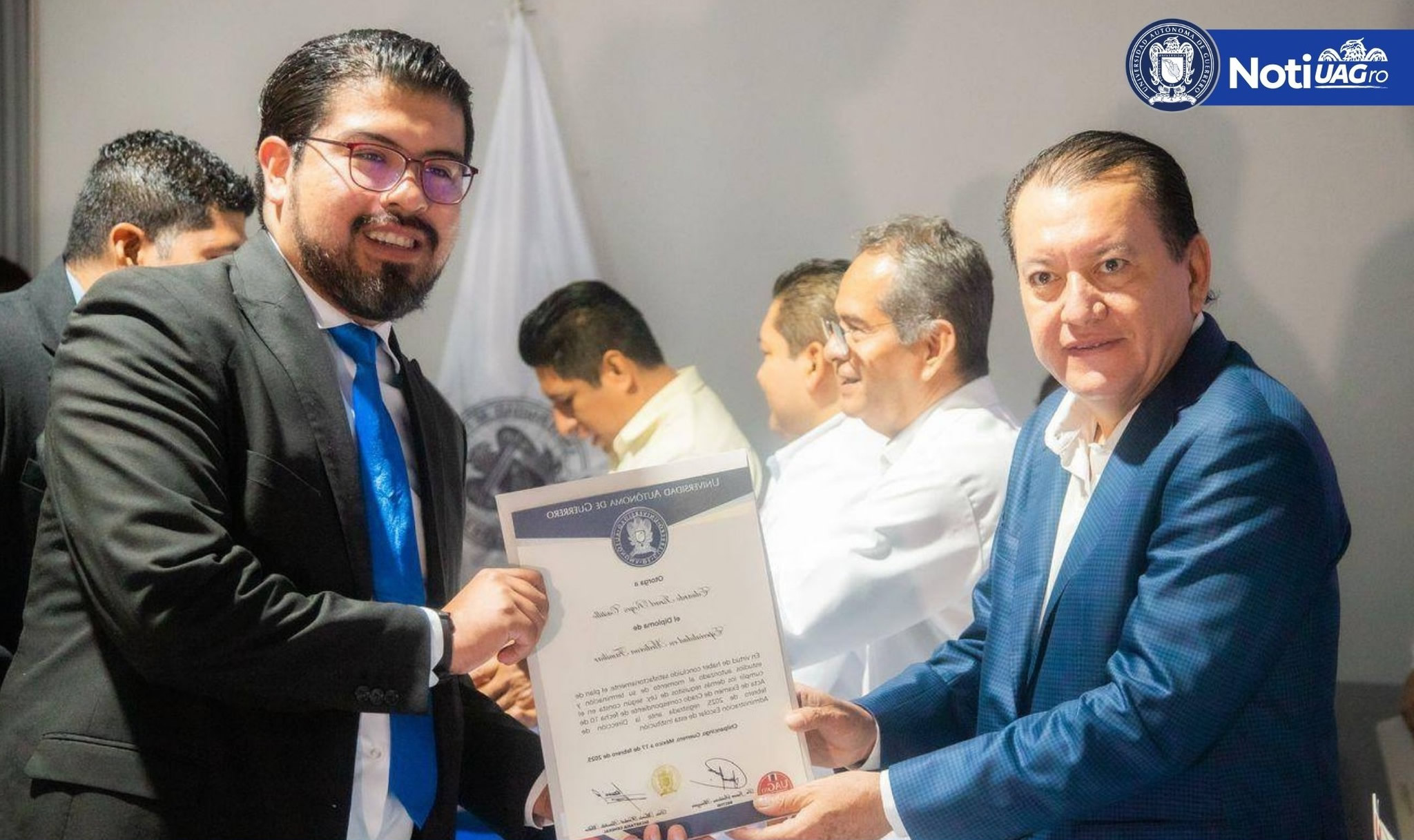 EL RECTOR DE LA UAGro ENTREGA TÍTULOS DE POSGRADO A NUEVOS ESPECIALISTAS EN SALUD